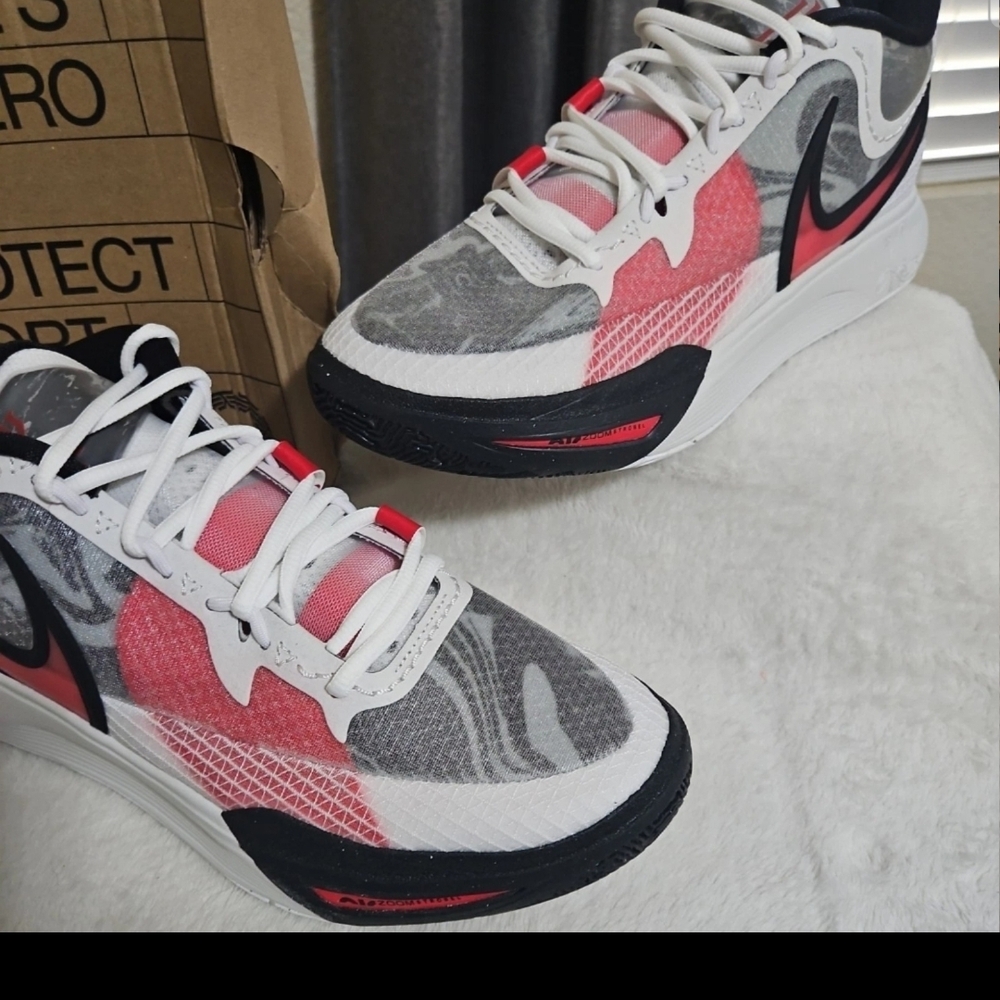 Nike Kyrie 8 Basketball Shoes White /University Red & Black Size 11 New In Box